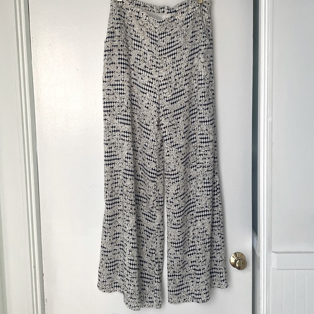 ✴️ASTR✴️ printed pants size M